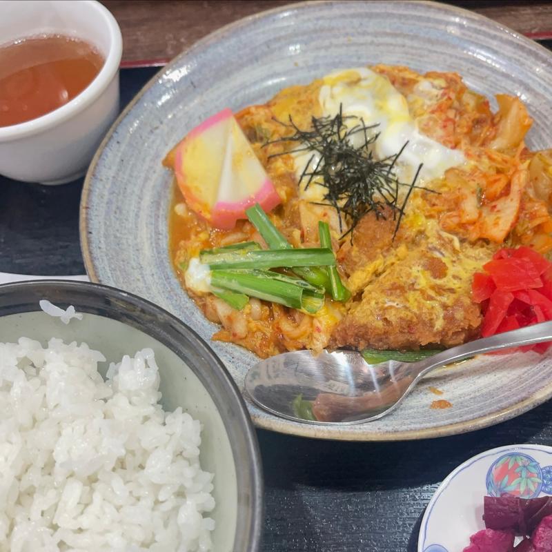 キムチカツ煮定食(伊東食堂(いとうしょくどう))