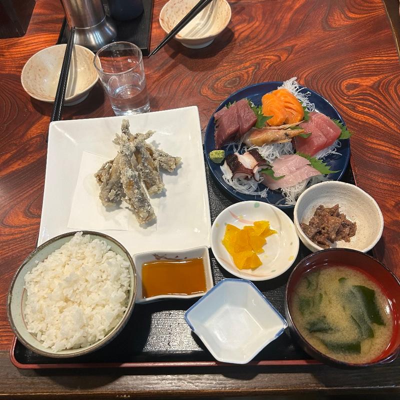 目光唐揚定食（刺身付）(楽市食堂 )