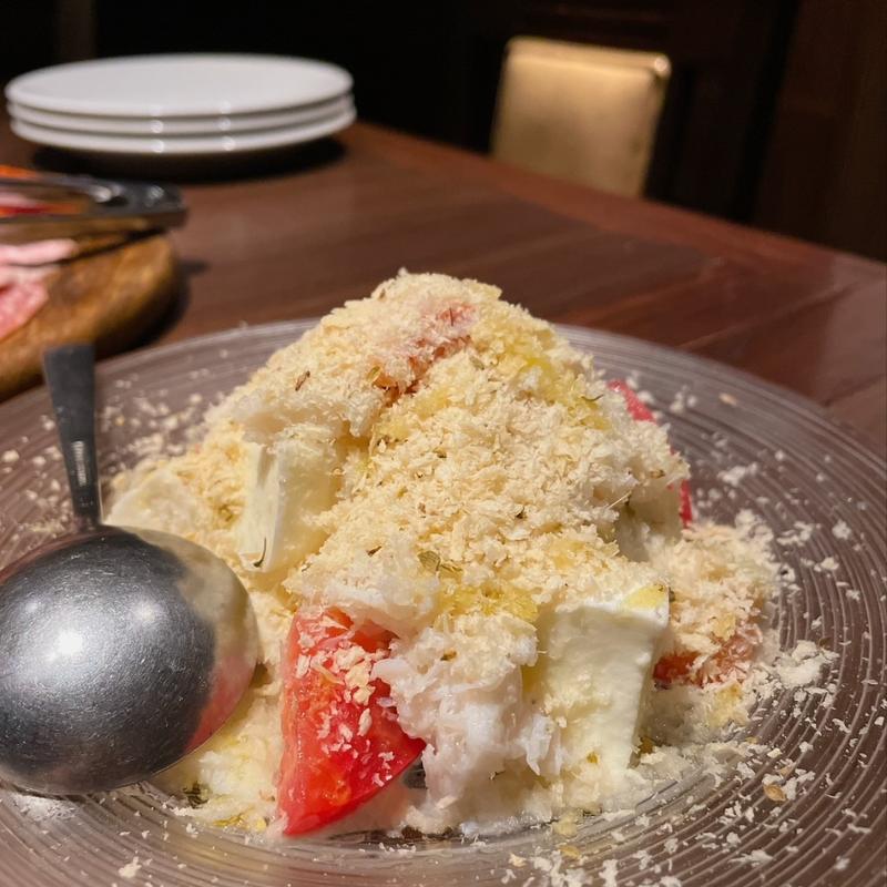 蟹とモッツァレラのサラダ(トラットリア クイント)