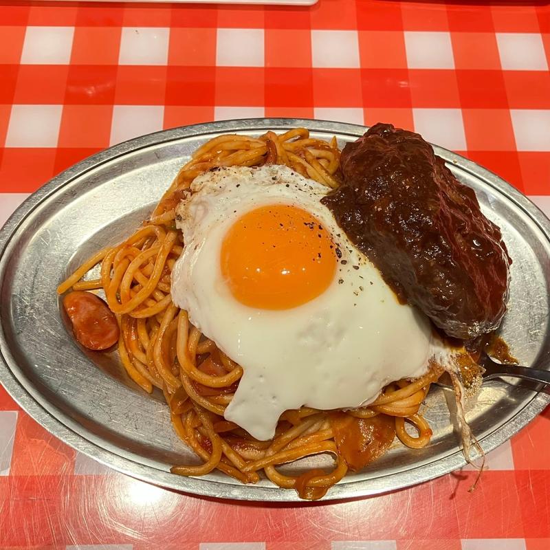 ナポリタン 目玉焼き ハンバーグ(スパゲッティーのパンチョ渋谷店)