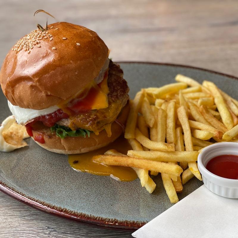 M&Wオリジナルバーガー(メレンゲ マリン&ウォーク横浜店)