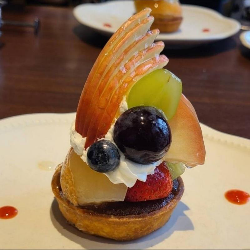 季節のフルーツタルトレット[シャインマスカット/白桃](ラ・メゾン センター北店)