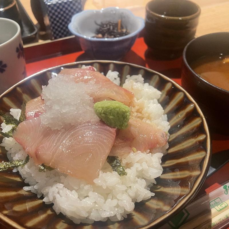 カンパチ漬け丼(かせの)