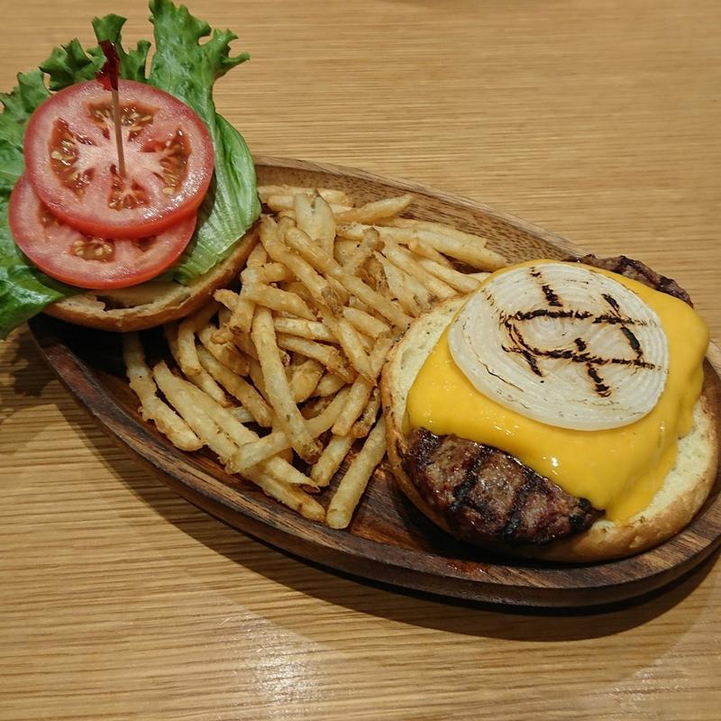 厚切りチーズバーガー(KUA`AINA イクスピアリ店)