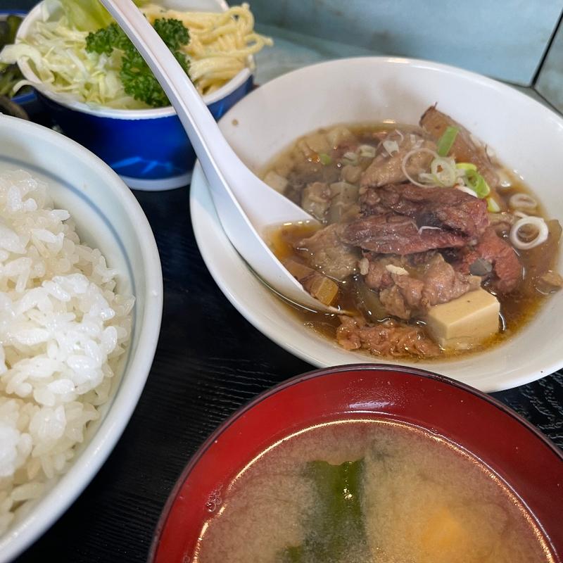 牛すじ煮込み定食　大盛り(おしげ食堂)