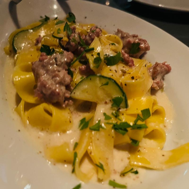 自家製サルシッチャとズッキーニのクリームソース：タリアテッレ(pizzeria napoletana CANTERA 調布店)