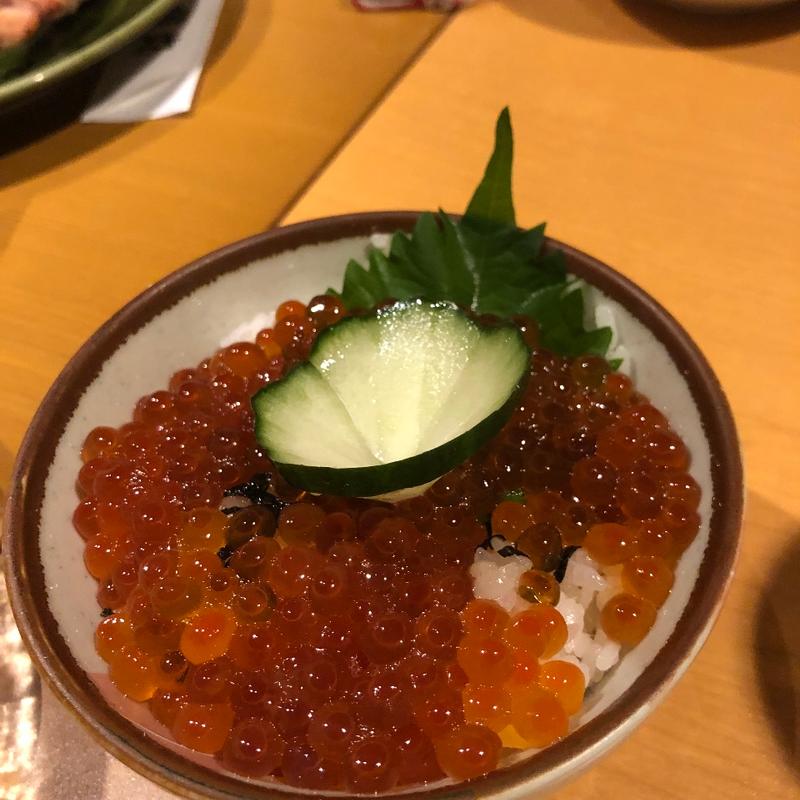 いくら丼(居酒屋 魚丸)