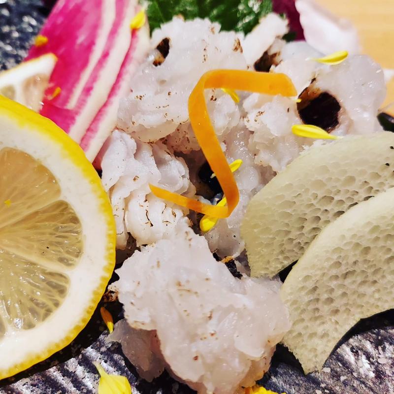 愛媛産　ハモ焼霜造り(寅八商店 梅田店)