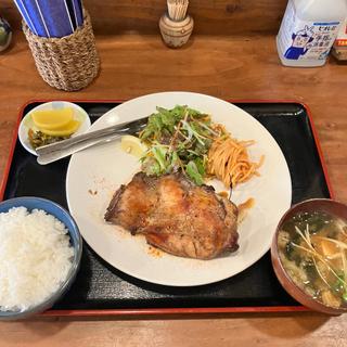 ジャークチキンステーキ定食(大衆食堂ヒザコシ )