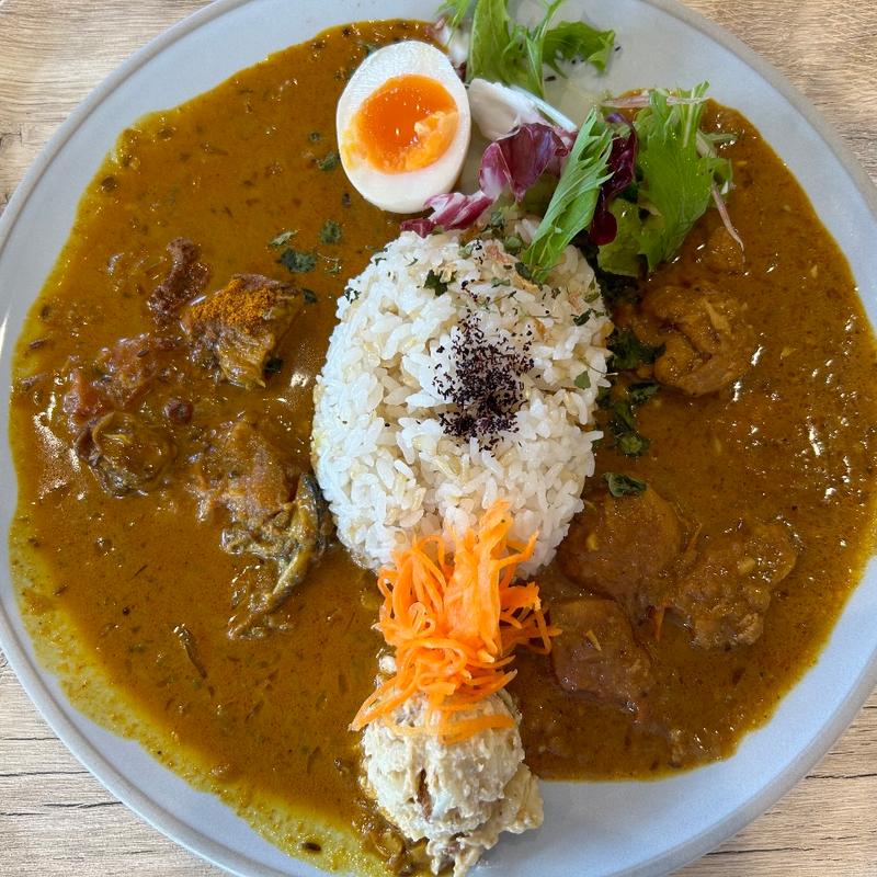 あいがけ（森林どりスパイスカレー、カキのスパイスカレー）(Les pommes（レ･ポム）)