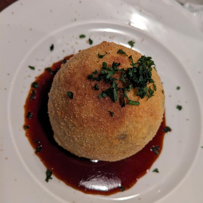 豚ホルモンのコロッケ(ビストロ　アリゴ )