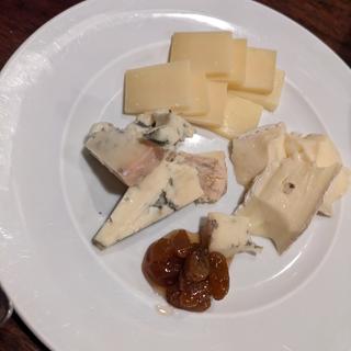 チーズ三種(ビストロ　アリゴ )