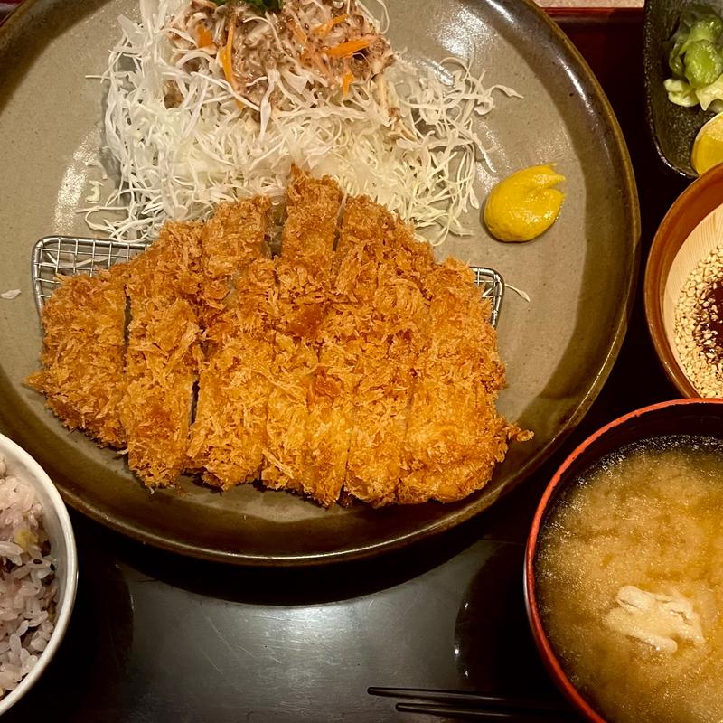 ロースカツ定食(かつ春)