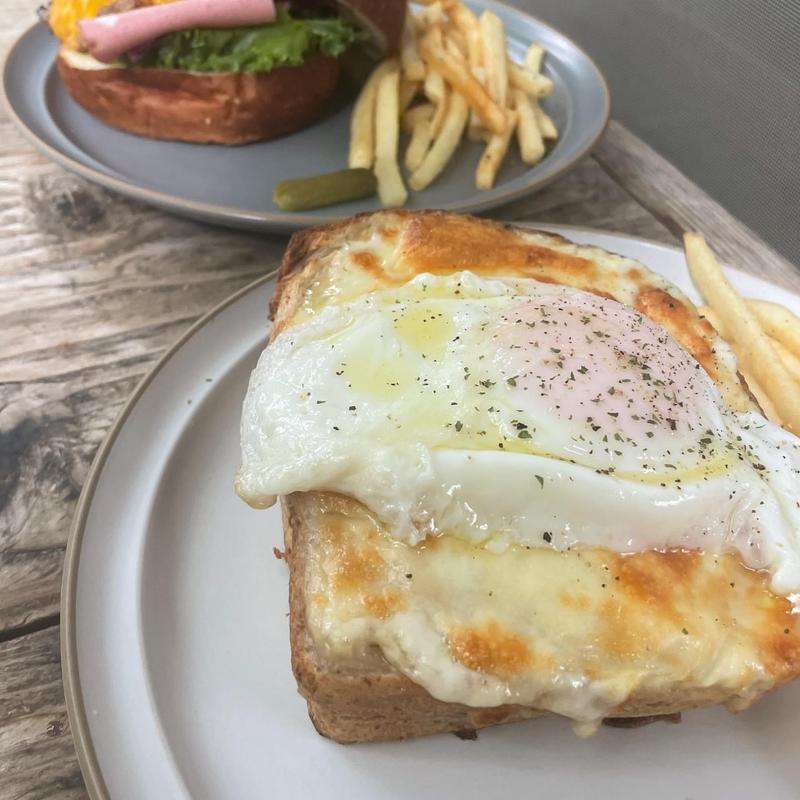 クロックマダム&ポテトプレート( TOLO COFFE&BAKERY(トロ コーヒーアンドベーカリー))