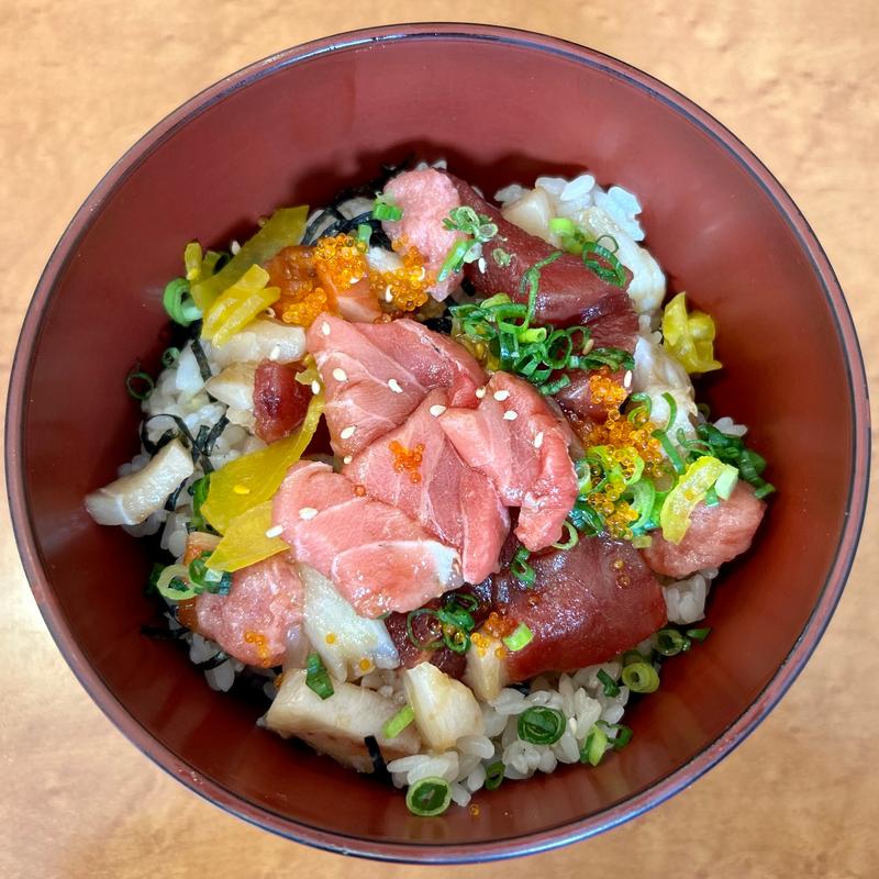 切り落しヅケ丼上(すし食堂のだちゃん)