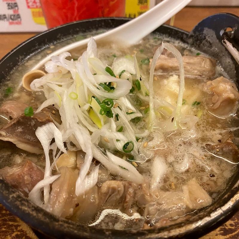 豆腐とホルモンのとろとろ塩煮込み(大船一丁目やきとん)