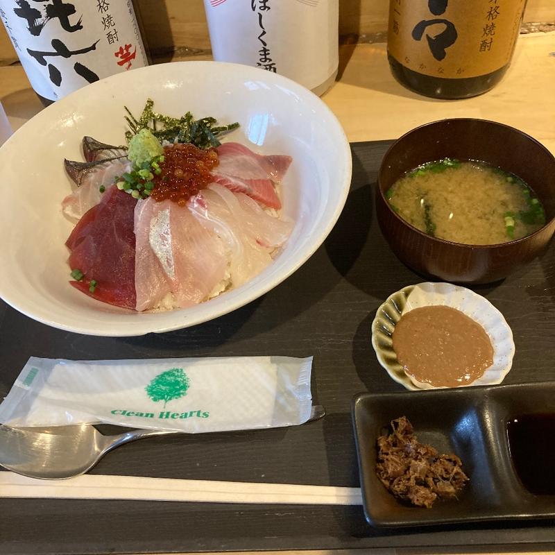 海鮮丼(食堂はまかに)