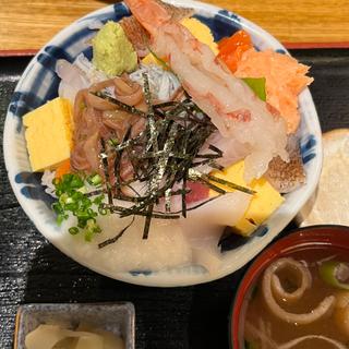 海鮮丼(寿司と炉端焼 四季花まる 北口店)