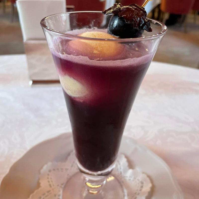 ナガノパープルのアイスクリームソーダ(資生堂パーラー サロン・ド・カフェ 銀座本店)