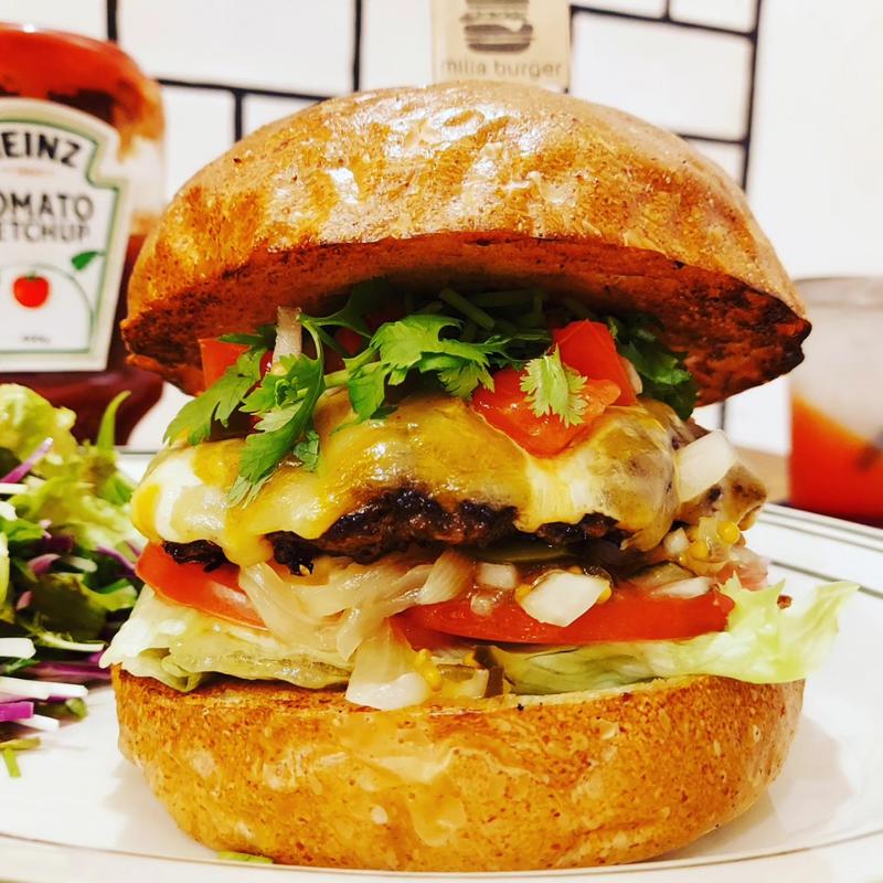 コルビージャックチーズのテクスメクスサルサバーガー(milia burger)