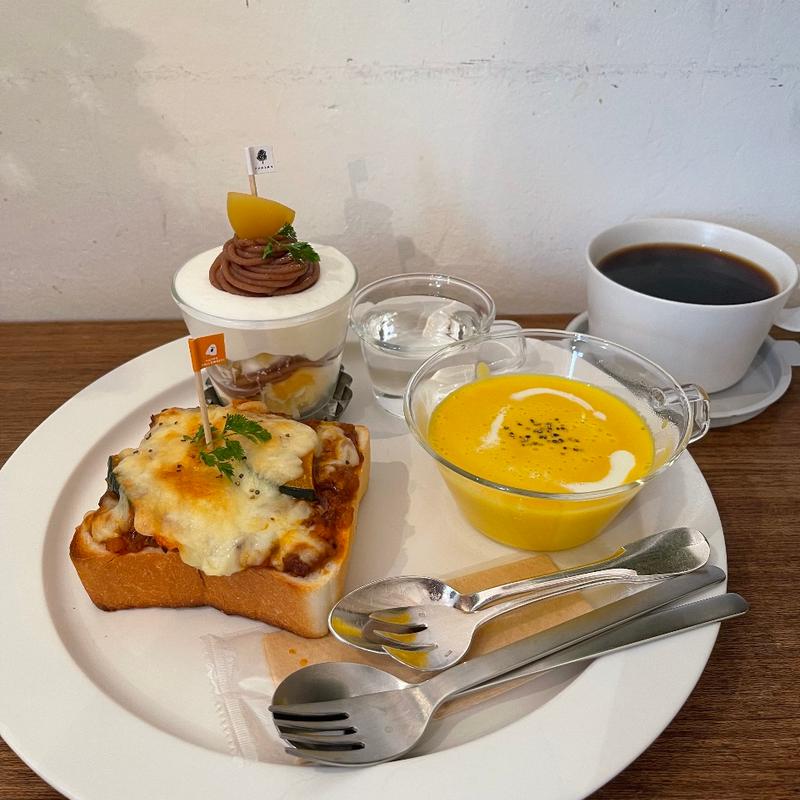 かぼちゃとミートソースのトースト&マロンのショートケーキ&かぼちゃのポタージュ&アンズトモモブレンド(anzu to momo)