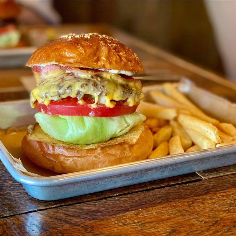 ベーコンチーズバーガー(FRANK Ride and Eat)