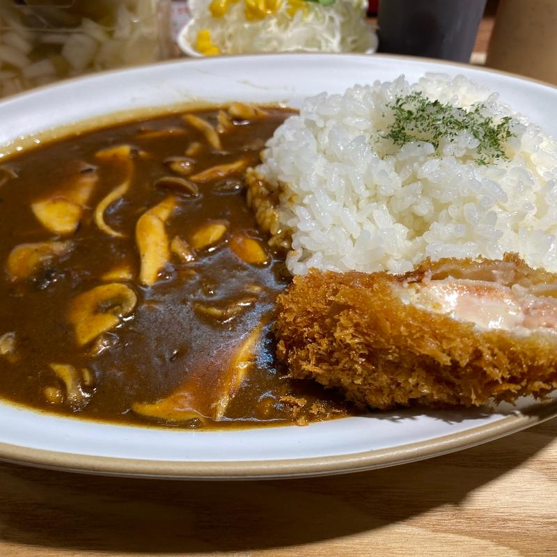 たっぷりきのこ煮込みカレー(かわはらすぱいす食堂)
