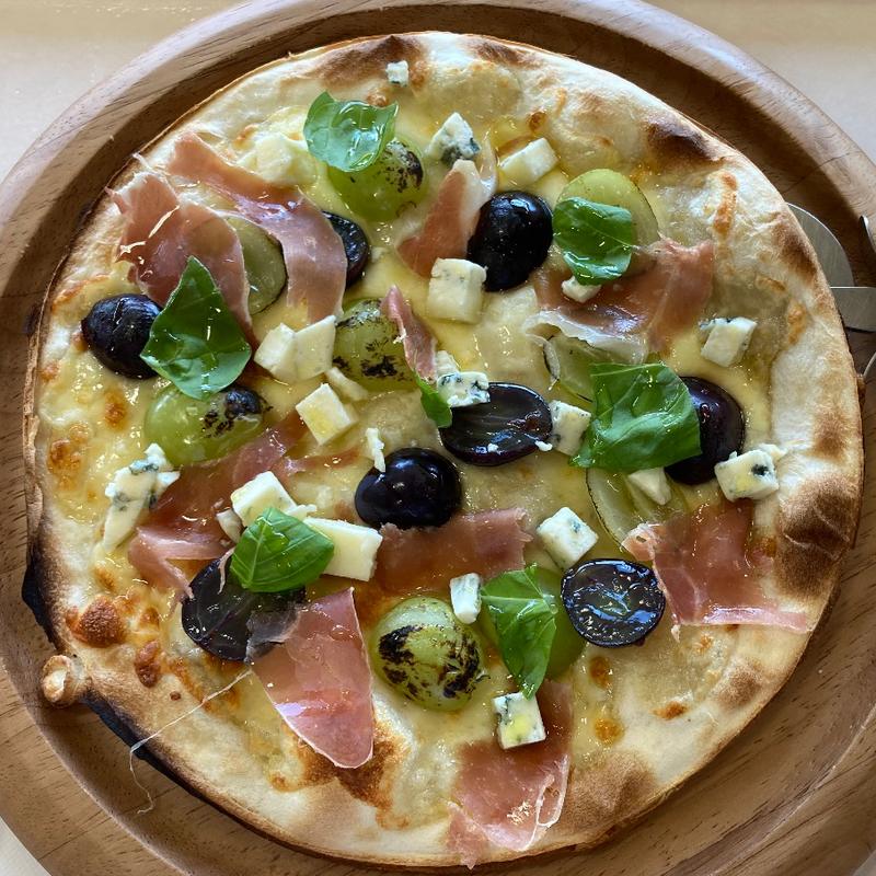 ぶどうのPIZZA(フルーツ王国 ガイア たべterrace)