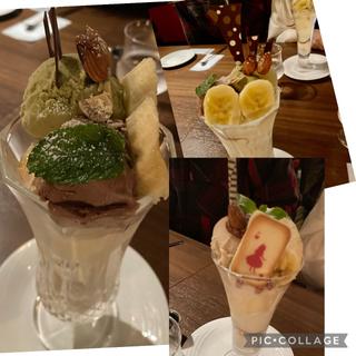 ピスタチオとチョコレートのパフェ(夜パフェ専門店 パフェテリア パル)