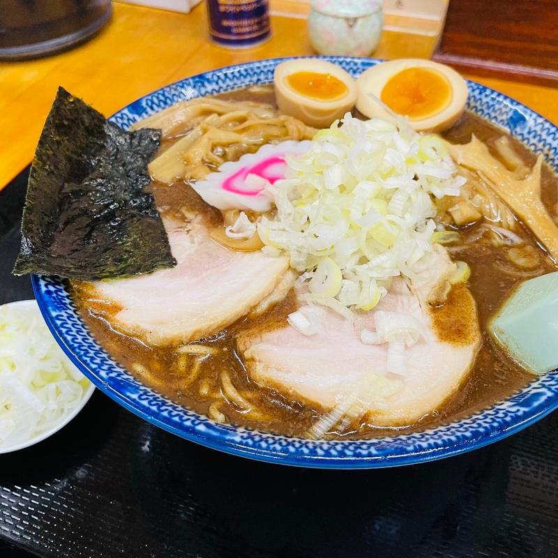 魚介チャーシュー中華そば大盛り＋味玉＋メンマ＋サービス大盛りネギ(中華そば 香十)