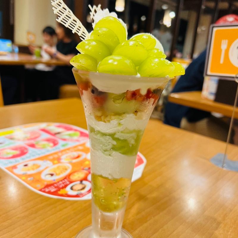 シャインマスカットパフェ(ココス 習志野大久保店)