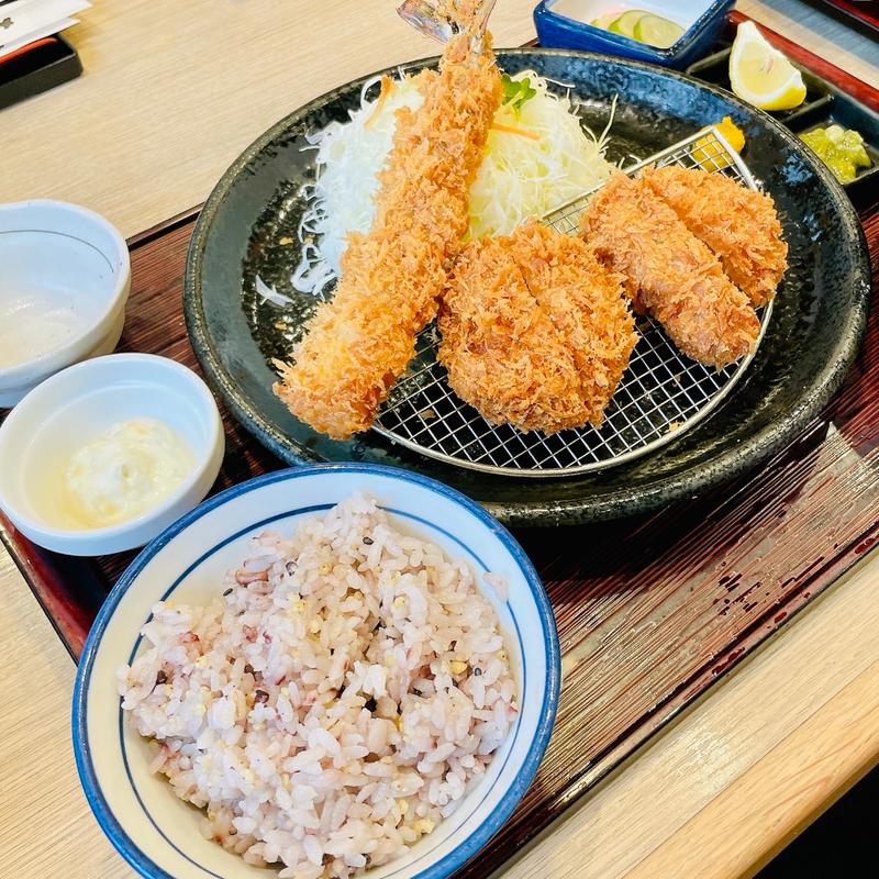 天然海老フライと三元豚ヒレかつ御膳(かつ敏 練馬土支田店)