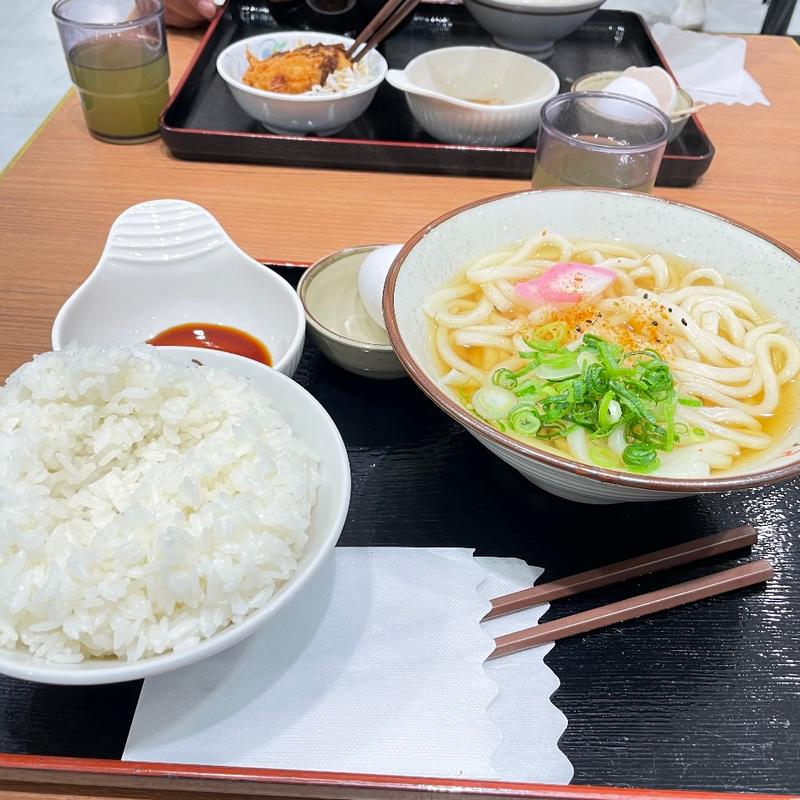 かけうどん、生卵、ライス(菩提寺パーキングエリア（上り線）フードコーナー )
