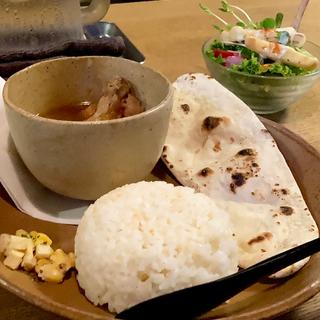 チャパティセット+日替わりサラダ(来迎カレーの店 うぺぽ)