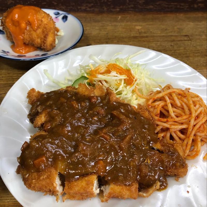 チキンカツカレーソースがけ クリームコロッケ(グリルサトー)