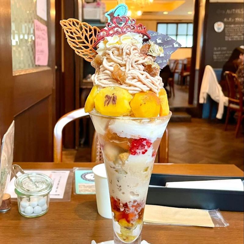 和栗とフランス栗のモンブランパフェ(カフェドリオンブルー)