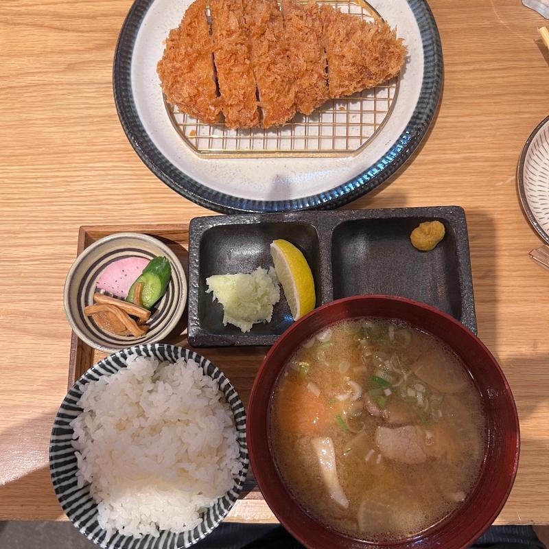 弓豚SPF上ロース定食 豚汁(トンカツX ムスブ田町店)