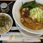 和牛もつラーメン