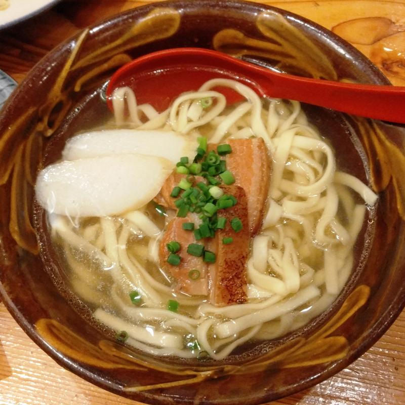 沖縄そば(琉球市場やちむん)