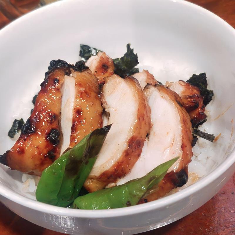 鶏もも肉の照り焼き丼(軍鶏ちゅー)