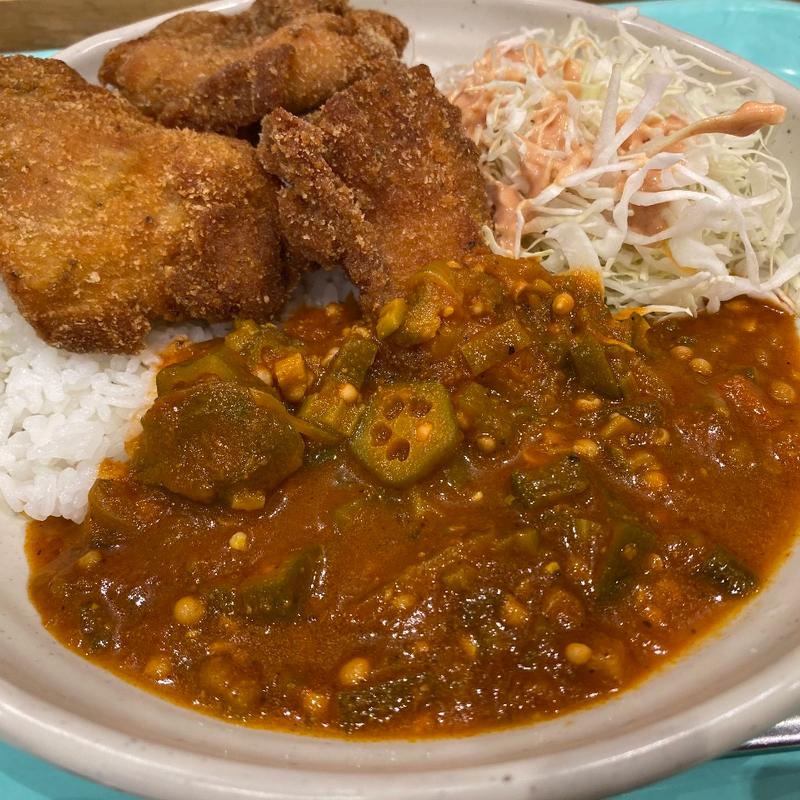 タンドリーチキンとオクラカレー(Qasis)
