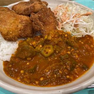タンドリーチキンとオクラカレー(Qasis)