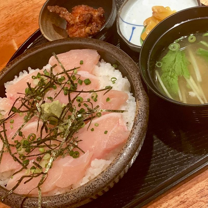 鶏刺身丼(本鳥久)