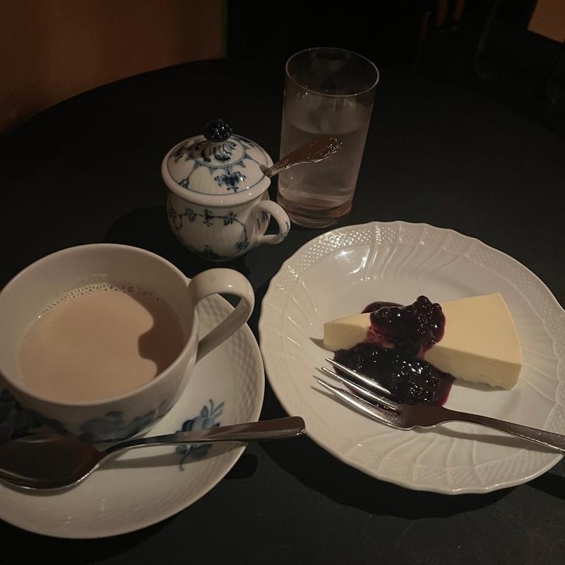 カフェオレ、チーズケーキ(カフェ トゥジュール デビュテ)