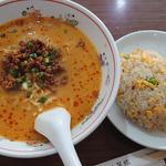 タンタン麺と半チャーハン