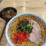 背脂豚骨マー油蕎麦RED（9月限定）と豚肉の中華炒め丼(中華そば 肴 yamago(ヤマゴ))