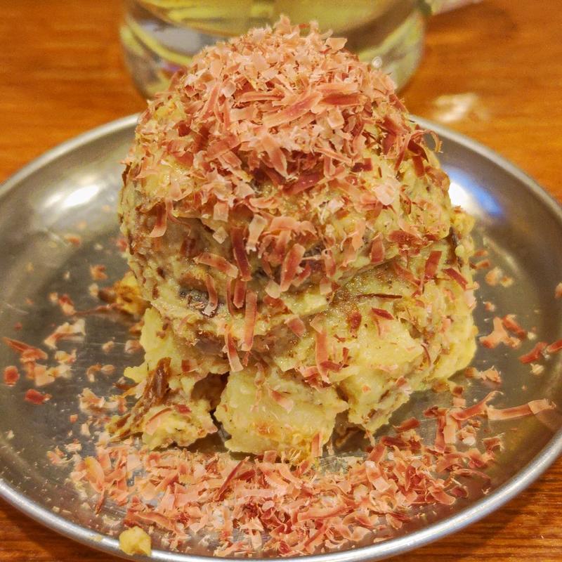 釣宿のかつお節ポテサラ(釣宿酒場マヅメ 野毛本店)