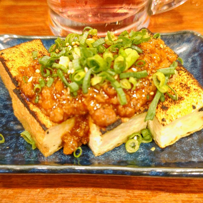 厚揚げ肉味噌焼き(釣宿酒場マヅメ 野毛本店)