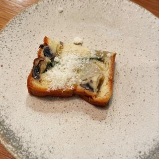 アンチョビチーズのフレンチトースト(アトリエ ブレッド ラブ 豪徳寺店 （Atelier BREAD LOVE）)