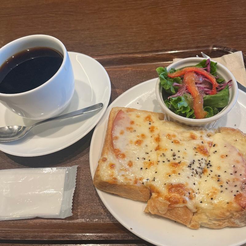 モーニング 3種類チーズのクロムッシュ、ホット珈琲(上島珈琲店 エミオ石神井公園店)